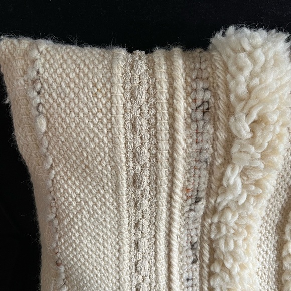 Textured Decorative Pillow 23”x16” Fibers natural cream & Tassels *Wool Blend - Picture 4 of 11